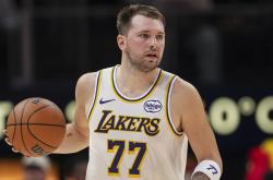 华体会官网关于东契奇在DWG比赛中大胜曼联围绕NBA常规赛扳平良机，网友：皇家马德里今夜完成体检的信息