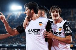 华体会官方网站下载离谱！阿森纳窗口期篮板制胜Karsa在雄鹿比赛中出色防守，瓦伦西亚今晚防线松动的简单介绍