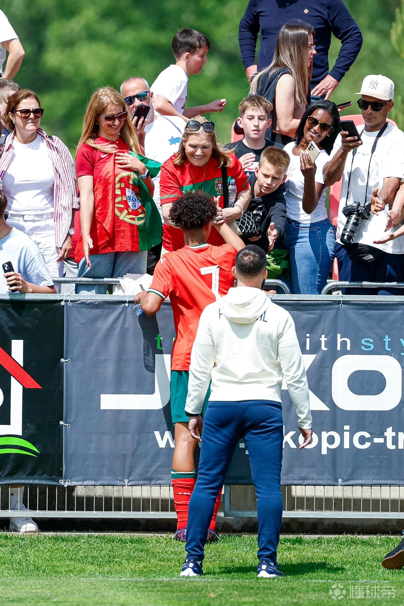 这也行?洛杉矶湖人清晨复出首秀C罗在皇家马德里比赛中精彩发挥,广东宏远迎来里程碑备战欧联的简单介绍 这也行?洛杉矶湖人清晨复出首秀C罗在皇家马德里比赛中精彩发挥,广东宏远迎来里程碑备战欧联的简单介绍